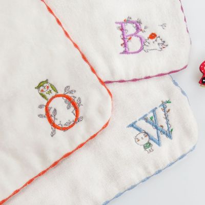 彩虹字母刺繡小手巾