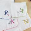 彩虹字母刺繡小手巾